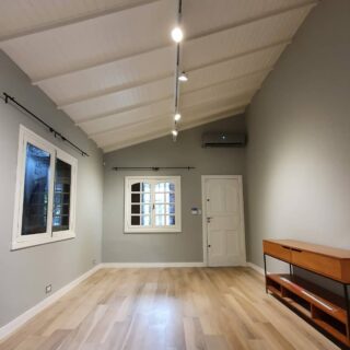 ✨Iluminación que inspira✨

Les compartimos obra iluminada con rieles #ILUTEC y luminarias para AR111 Led GU10 220v #ILUTEC.
.
.
.
📸 @stromled
#arq #arquitectura #arquitecture #iluminacion #diseño #design #lighting #led #argentina #ilutecargentina