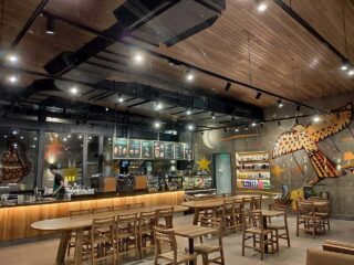 Compartimos hoy con ustedes imágenes de nuevo local comercial inaugurado con rieles #ILUTEC
.
.
.
@lumiestudio_ 
#arq #arquitectura #arquitecture #iluminacion #localcomercial #diseño #lighting #lightdesign #designe #argentina #arg #ilutecargentina